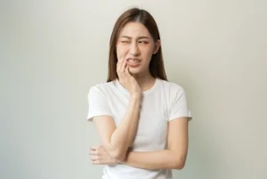 White Stuff in Wisdom Tooth Hole symptoms White Stuff in Wisdom Tooth Hole symptoms
